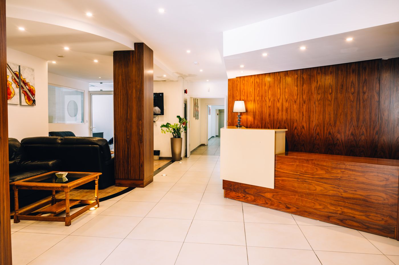 Primera-Hotel-Lobby-25