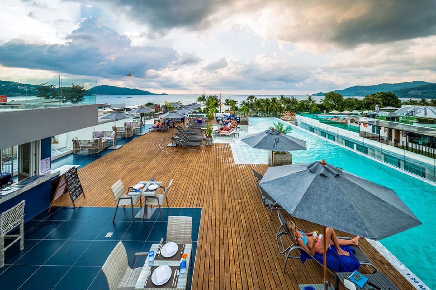 Hotel-Clover-Patong-Phuket-Pool-4