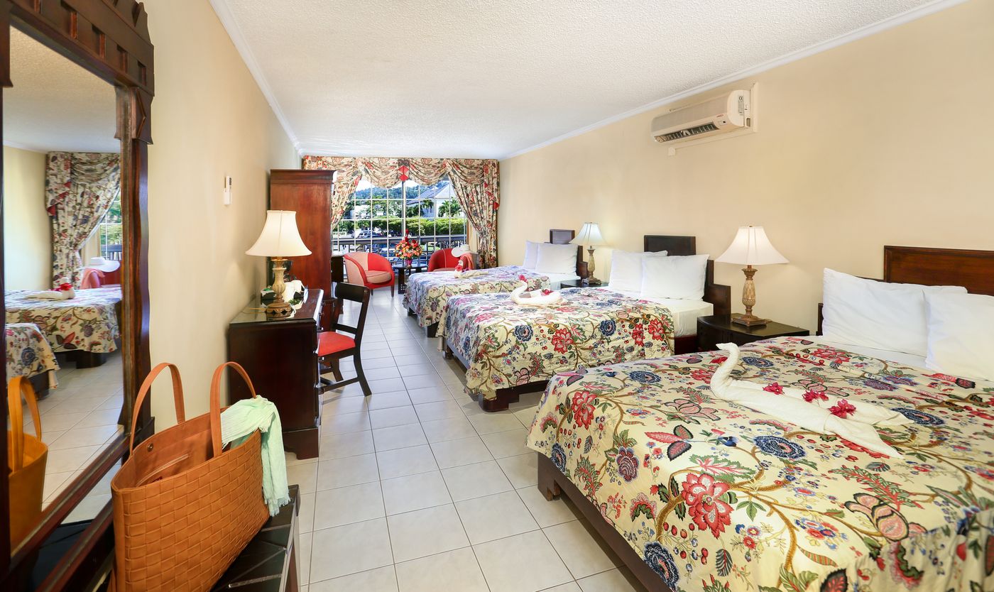 Rooms-on-the-Beach-Ocho-Rios-Room-8