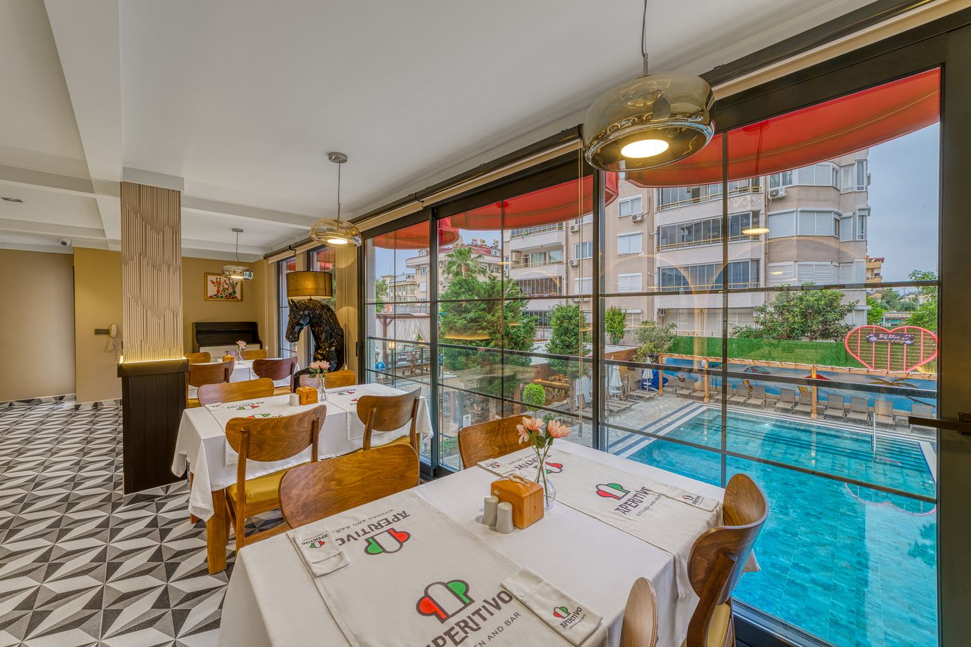 Big-Blue-Suite-Hotel-Restaurant-57