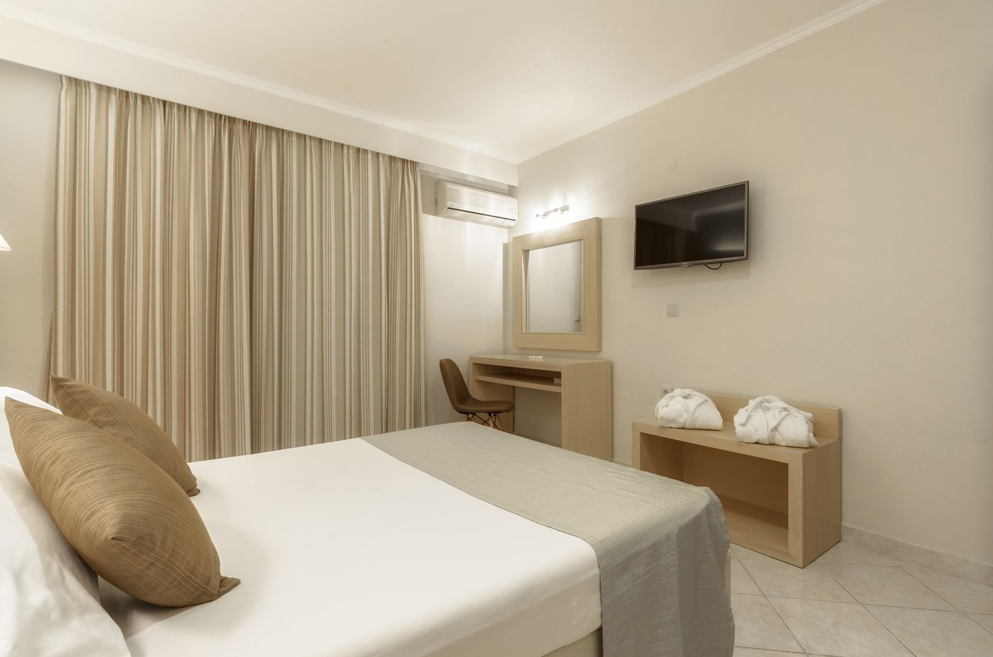 Karras-Hotel-Room-35