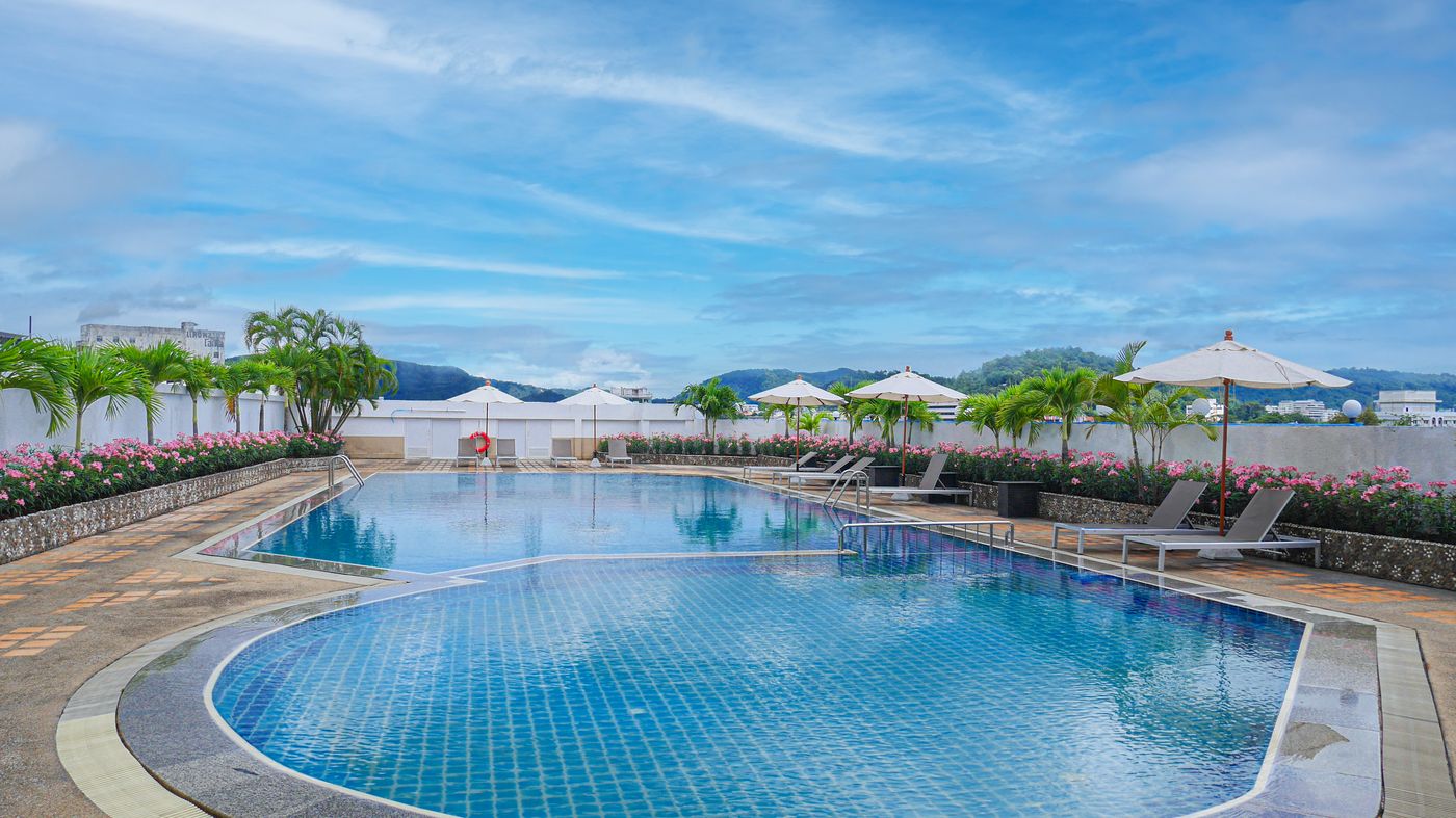 Royal-Phuket-City-Pool-1