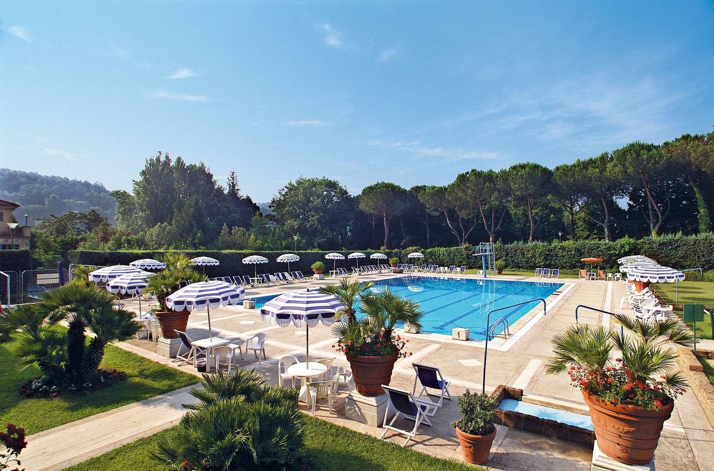 Country-Club-Pool-35