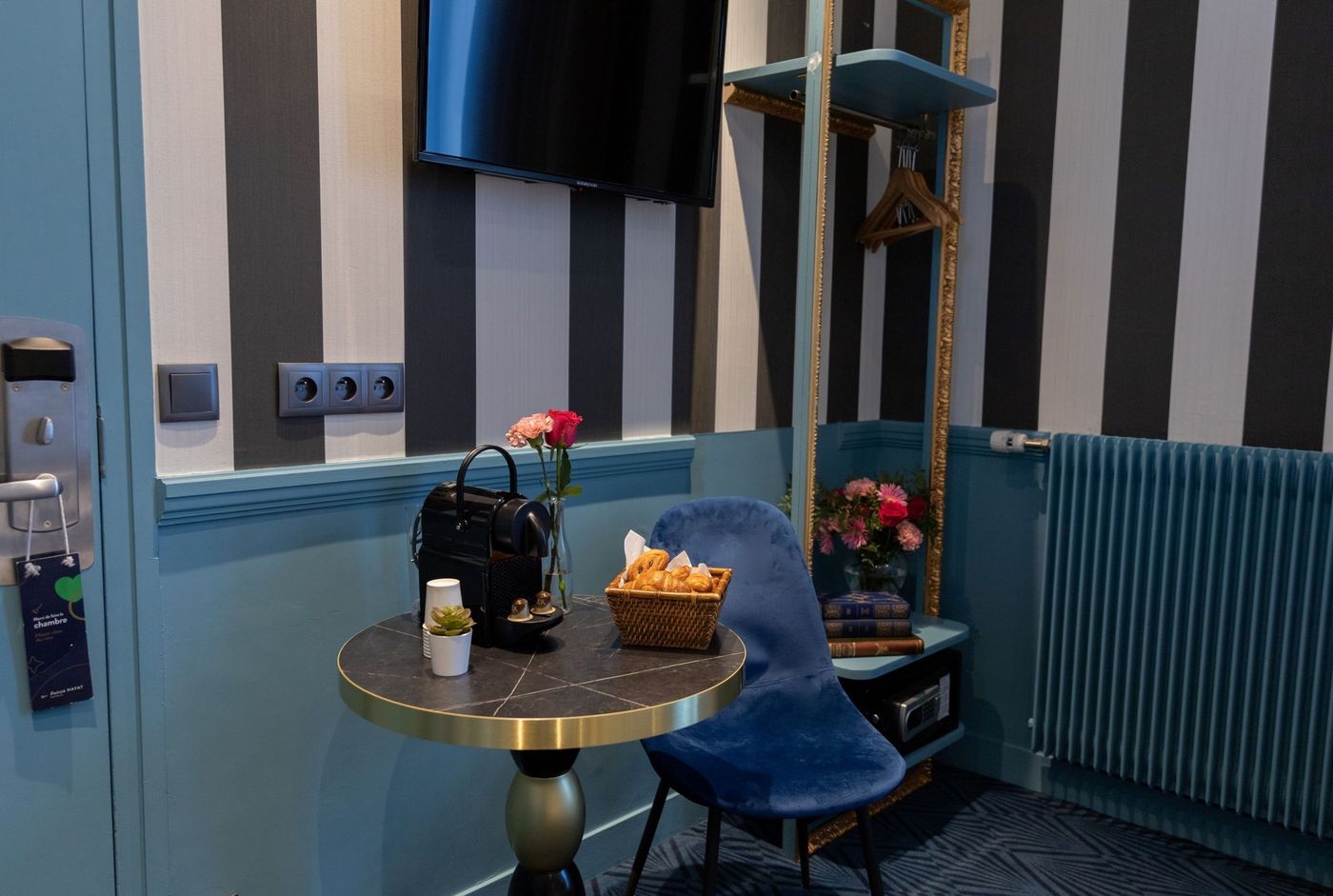 Hotel-du-Theatre-by-Patrick-Hayat-Room-8