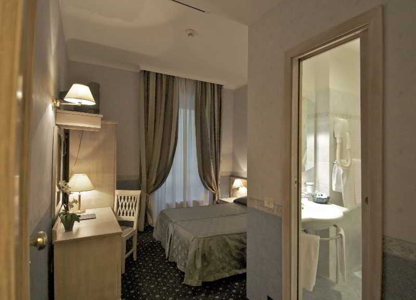 Piccolo Imperiale Guest House-Italy-ROMA-Room-7