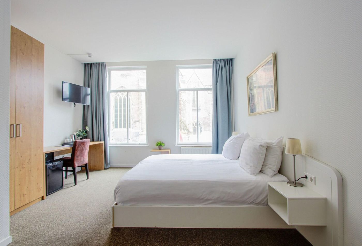 Ambassador-City-Centre-Hotel-Room-7