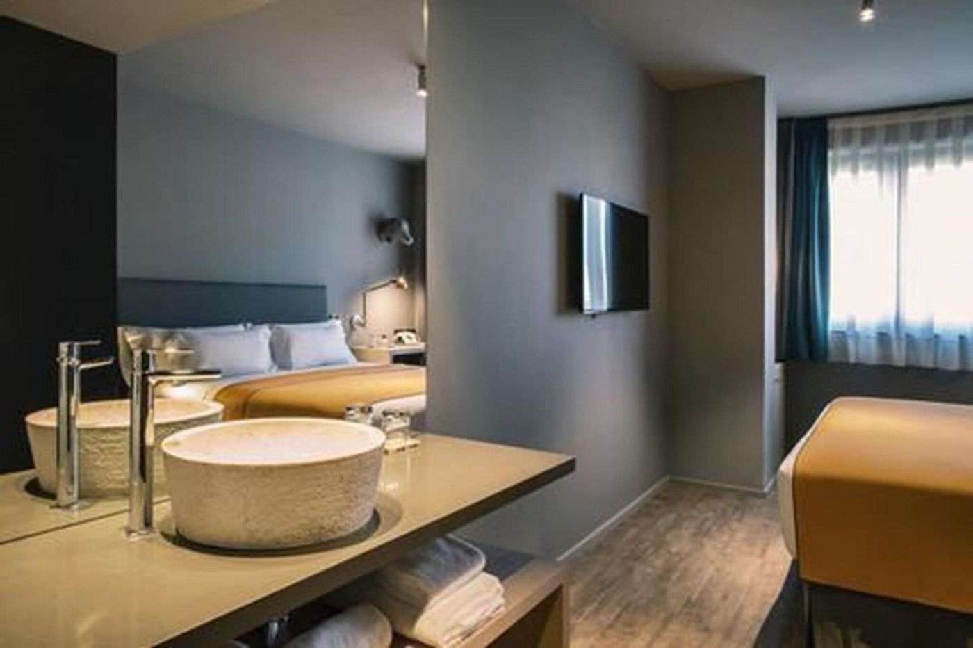 Yurbban Trafalgar Hotel-Spain-Barcelona-Room-4