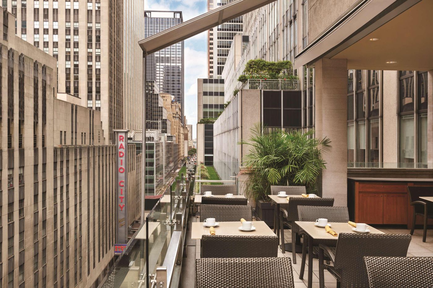 DoubleTree-by-Hilton-New-York-Midtown-Fifth-Avenue-Restaurant-2