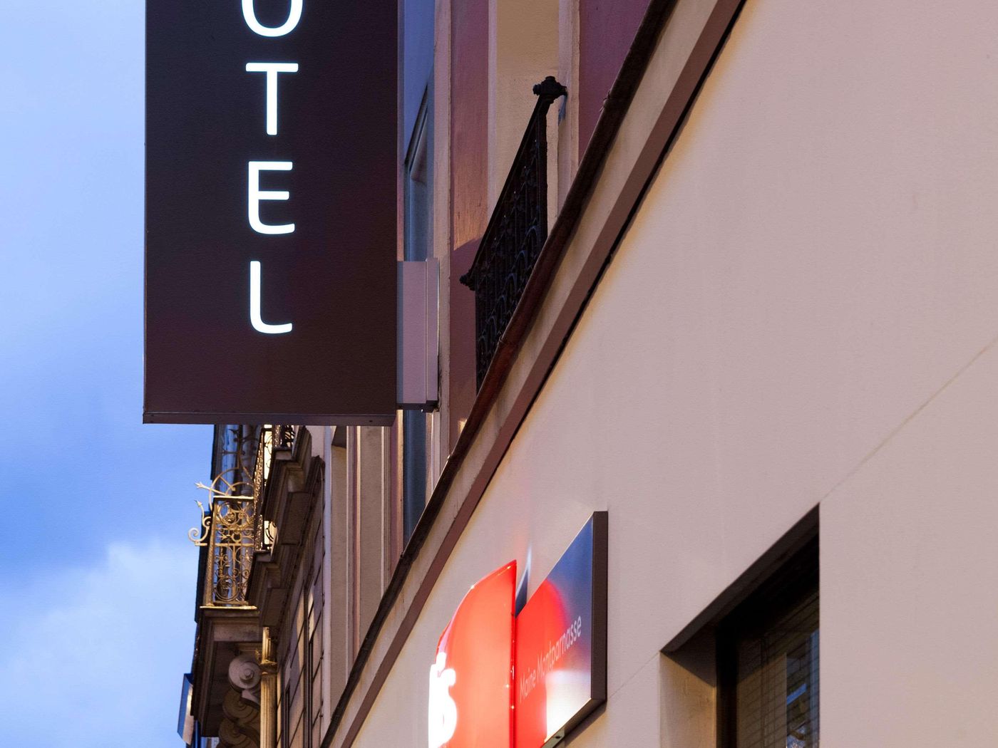 Ibis-Paris-Maine-Montparnasse-14th-Hotel-General-view-10