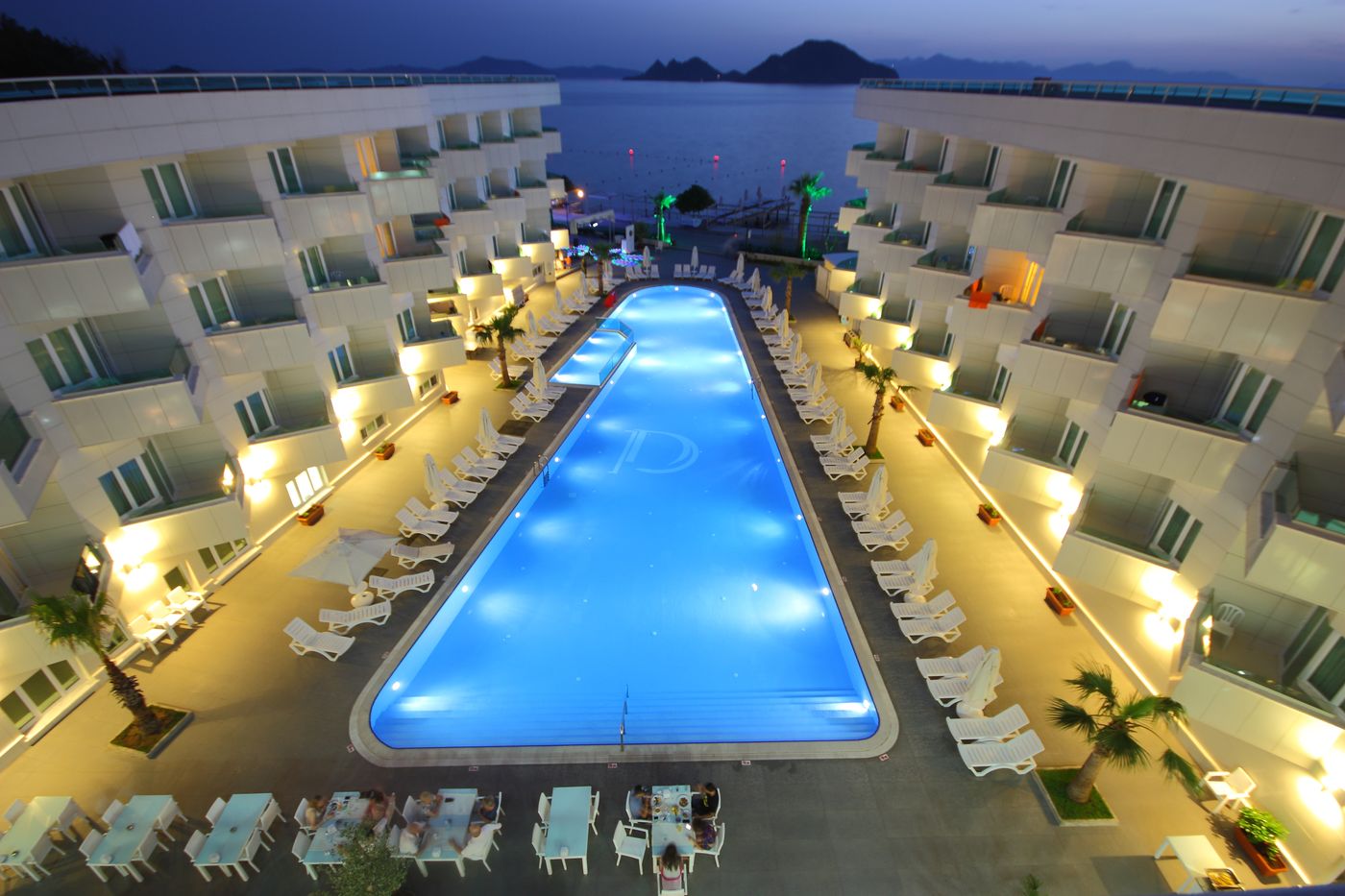 Dragut-Point-South-Hotel-Pool-9