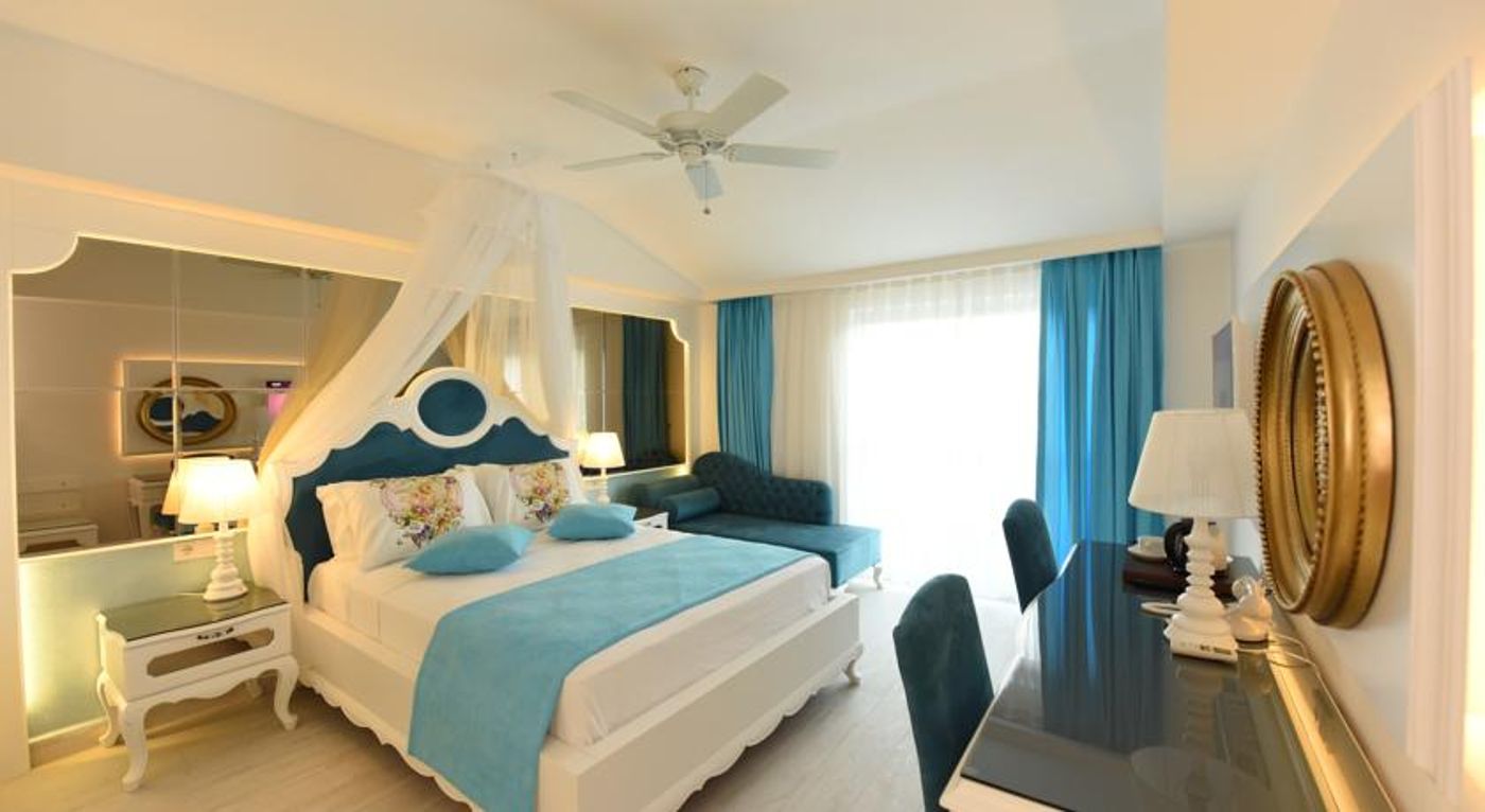 Montebello Deluxe Hotel