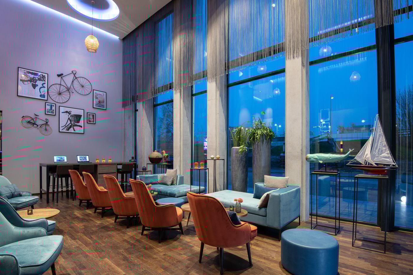 Leonardo-Royal-Hotel-Amsterdam-Lobby-12