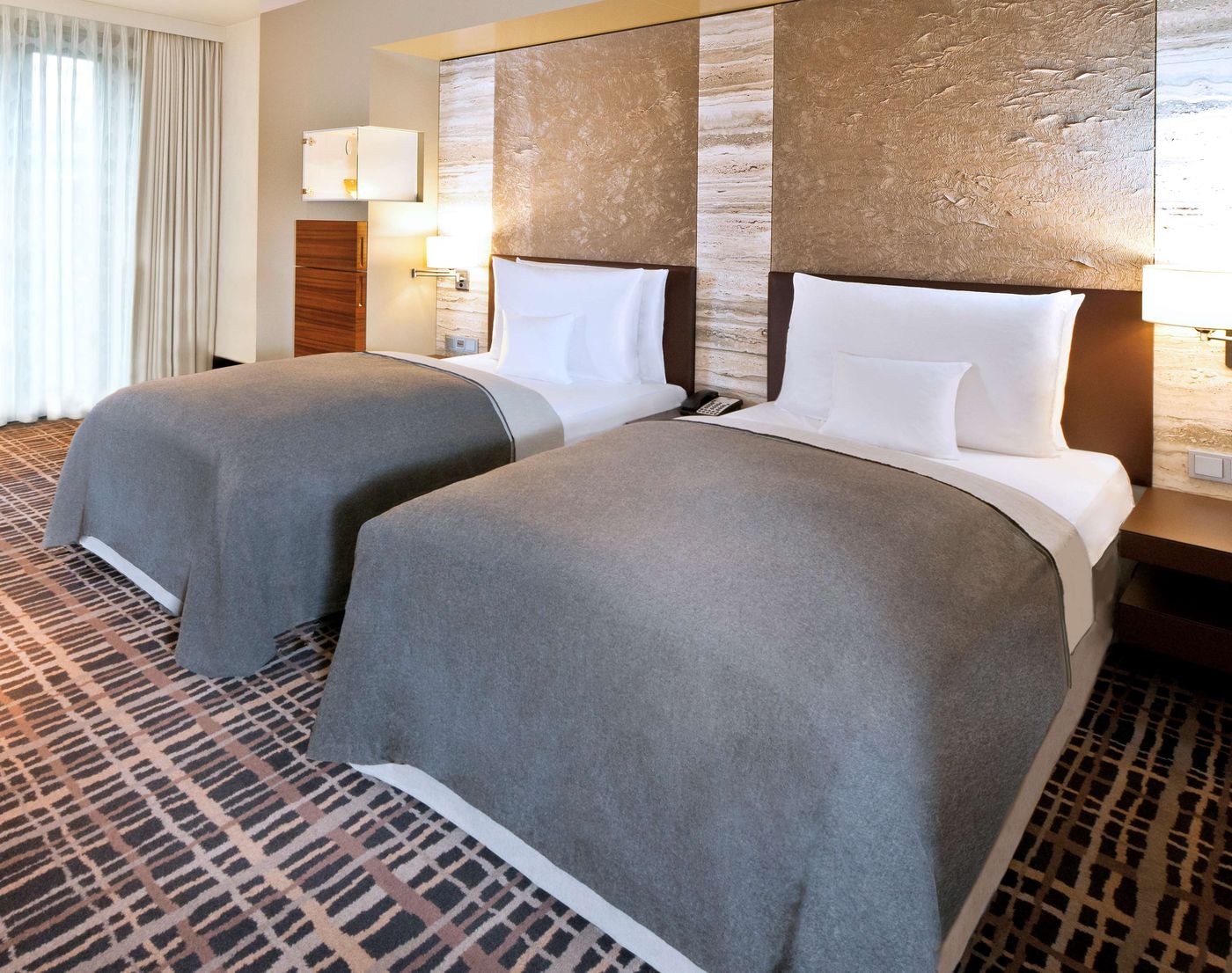 Dorint-Hotel-am-Heumarkt-Koln-Room-18