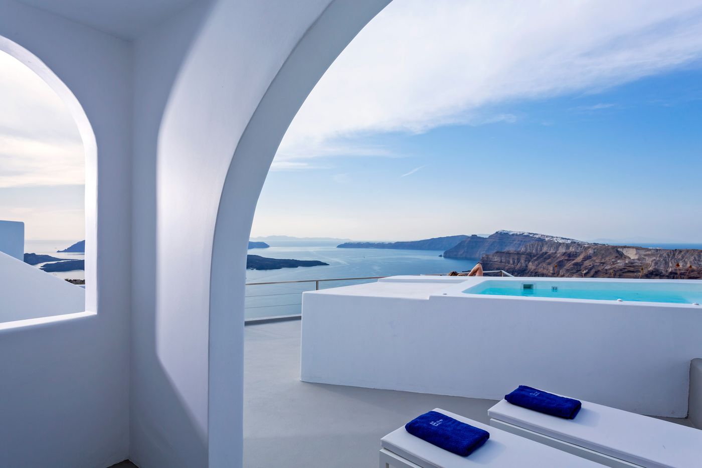 Alti-Santorini-Suites-Room-43