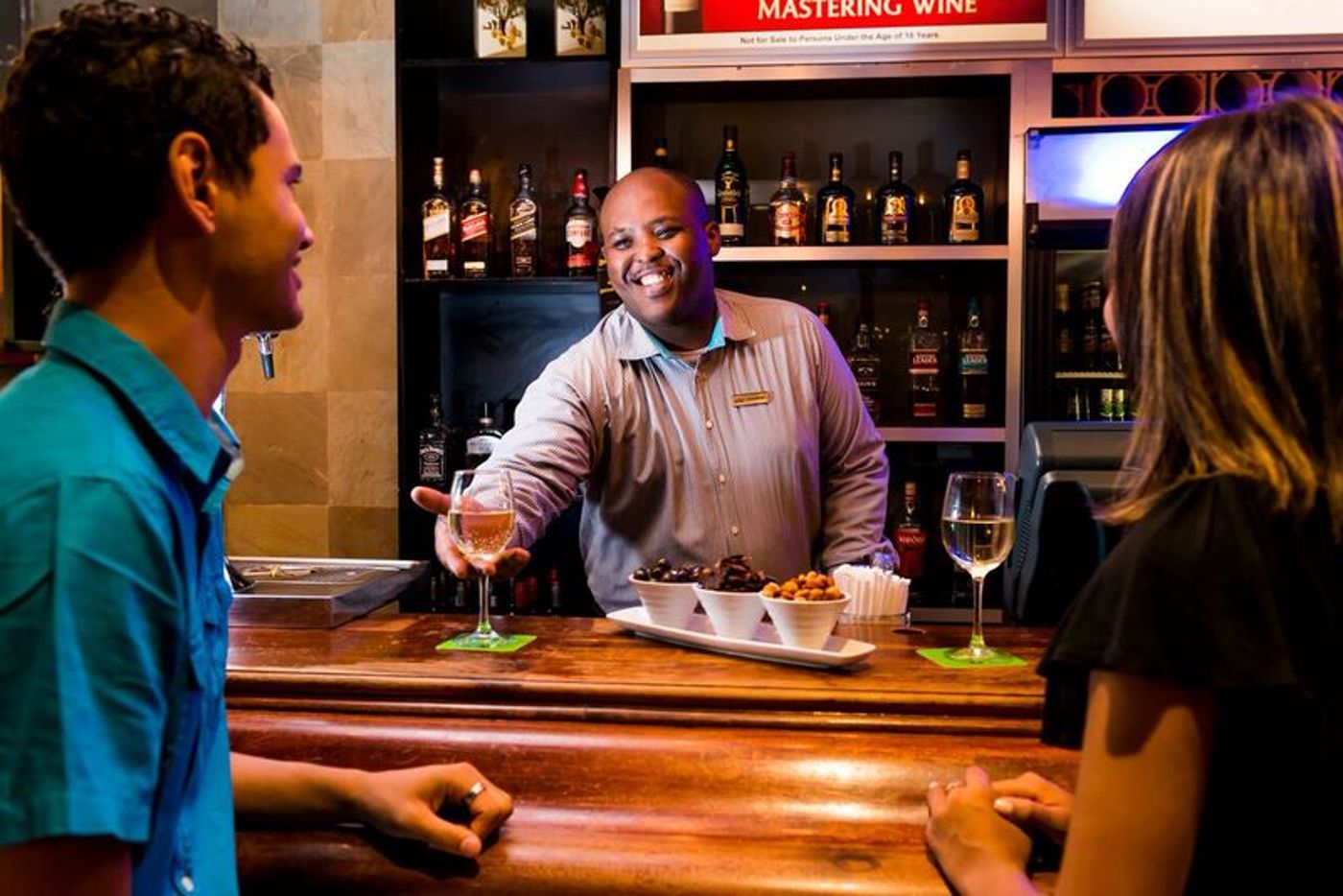 ONOMO-Hotel-Cape-Town---Inn-On-The-Square-Bar-19