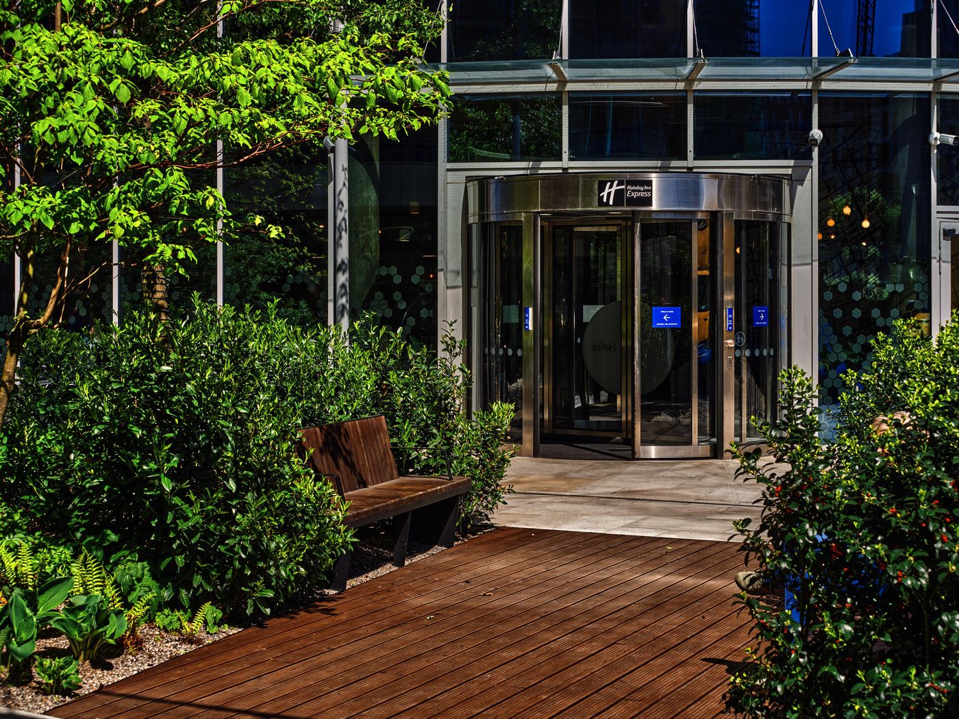 Holiday-Inn-Express-Warsaw---The-HUB-General-view-4