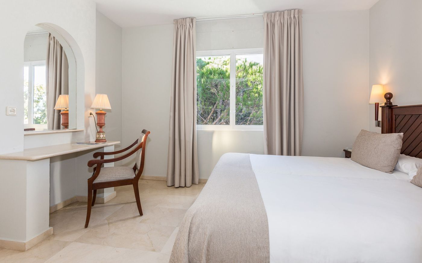 Ona-Alanda-Club-Marbella-Room-29