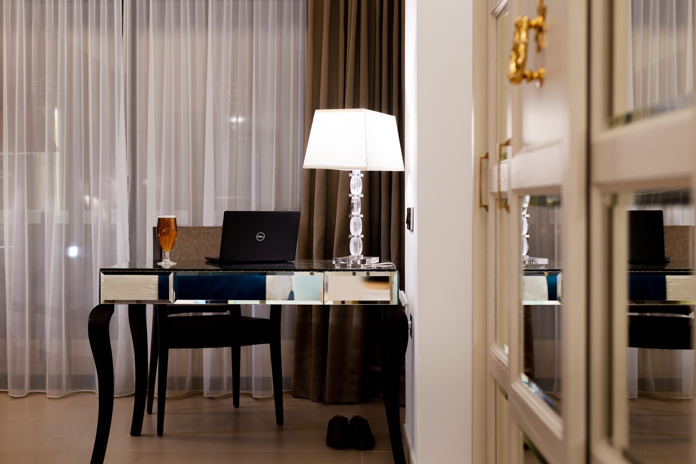 16 AX The Palace - Rooms - Executive Room 2.jpg