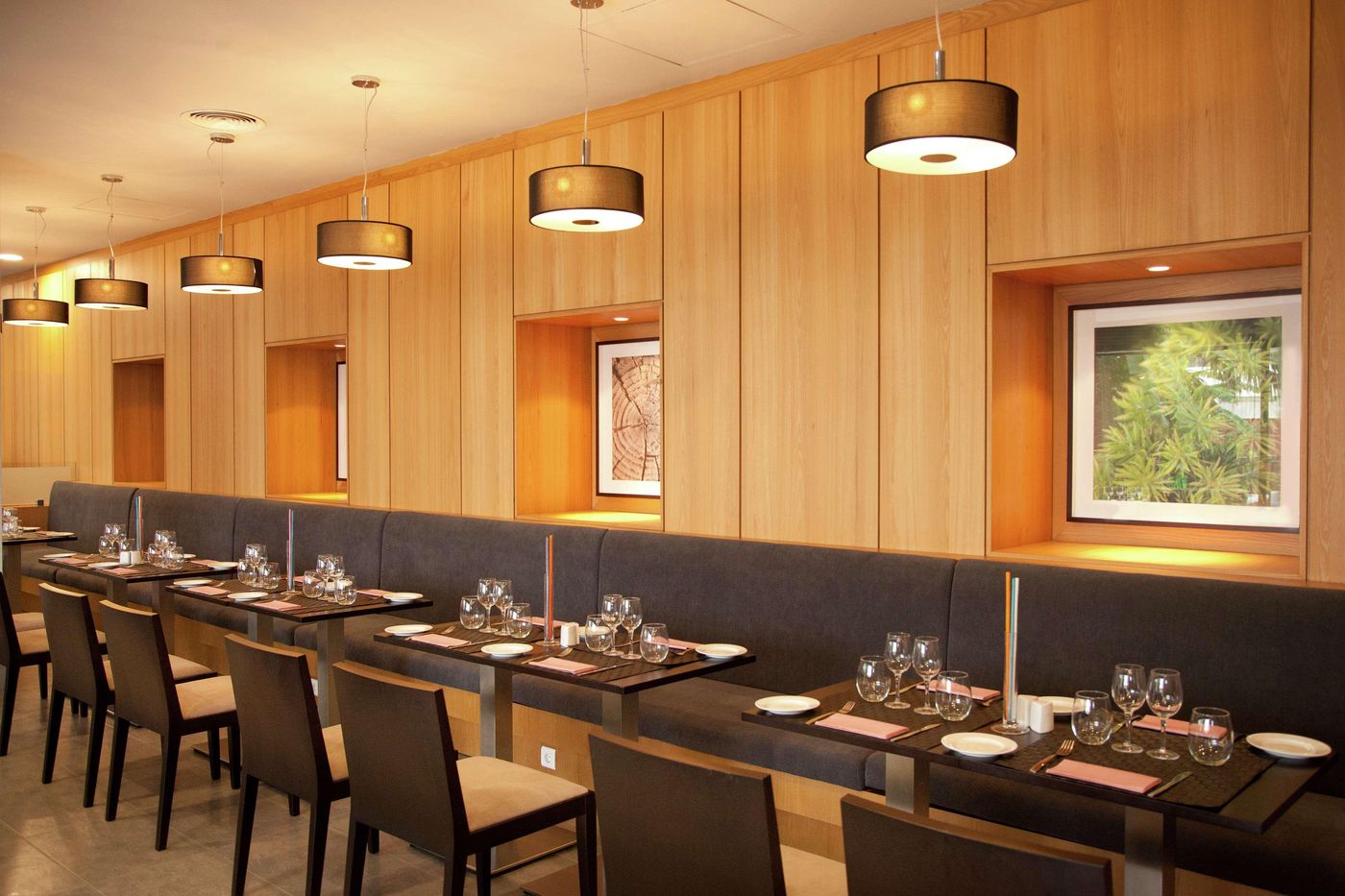 Hilton-Garden-Inn-Malaga-Restaurant-15