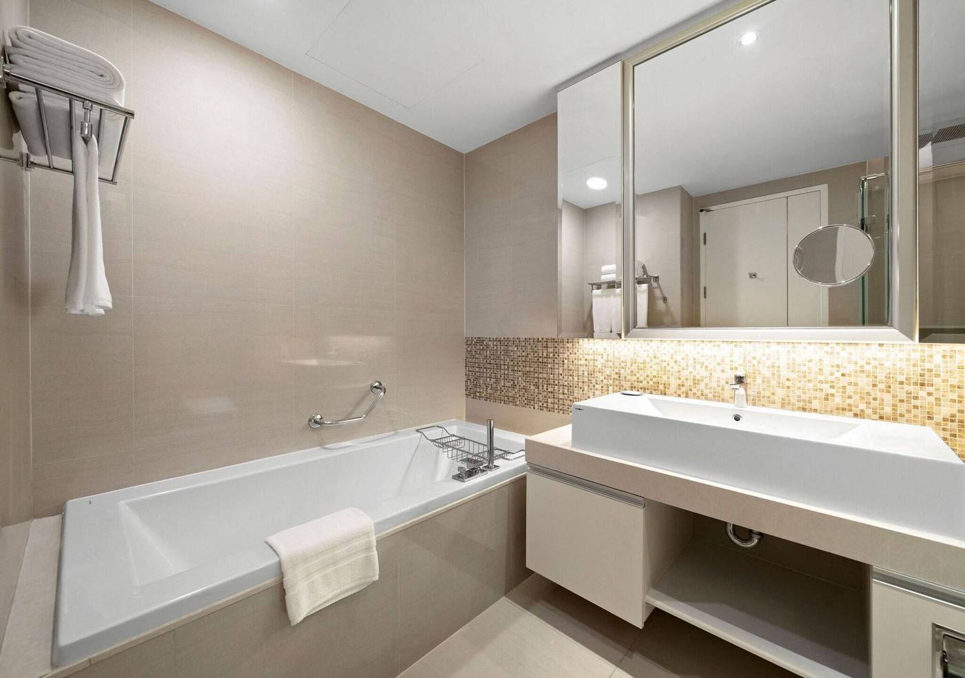 Grande-Centre-Point-Hotel-Terminal-21-Room-29