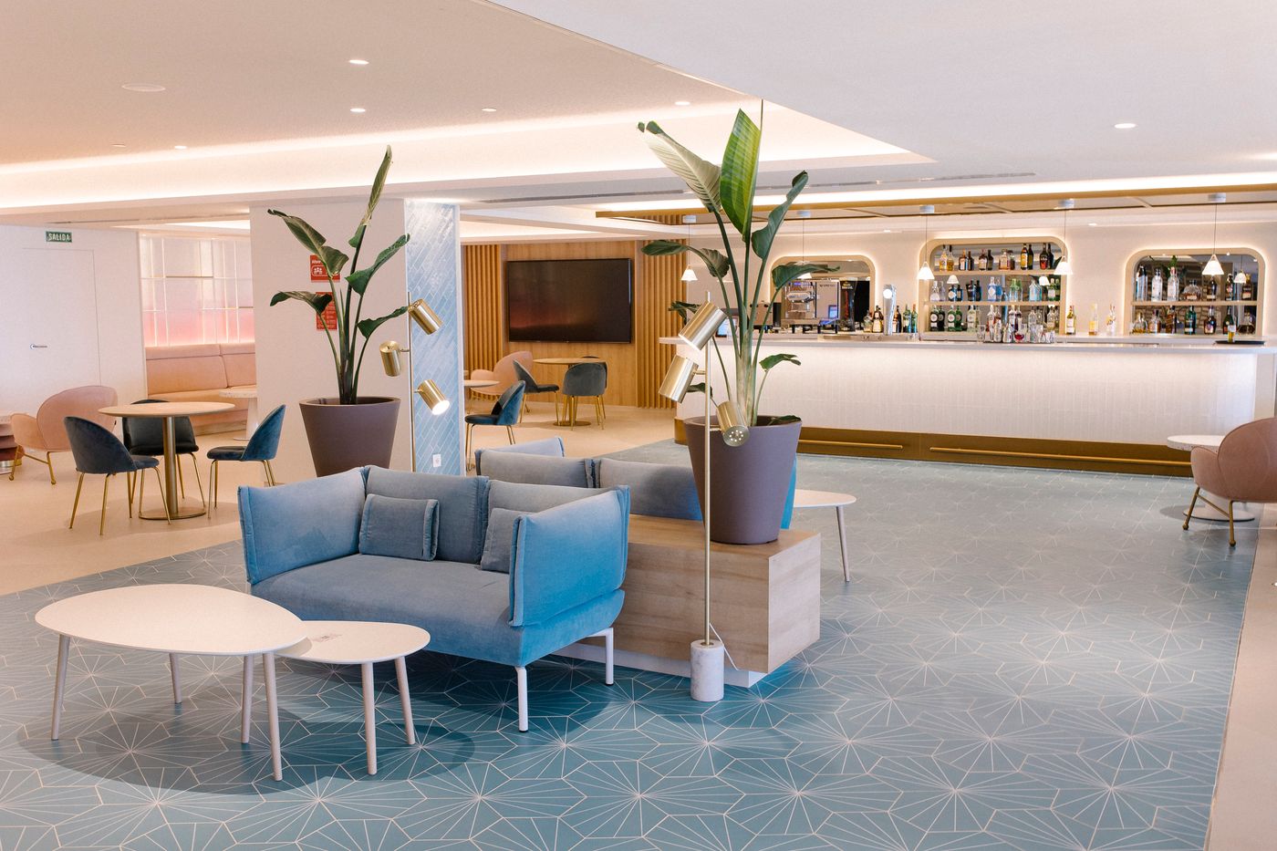 Hotel-Cristina-by-Tigotan-Bar-48