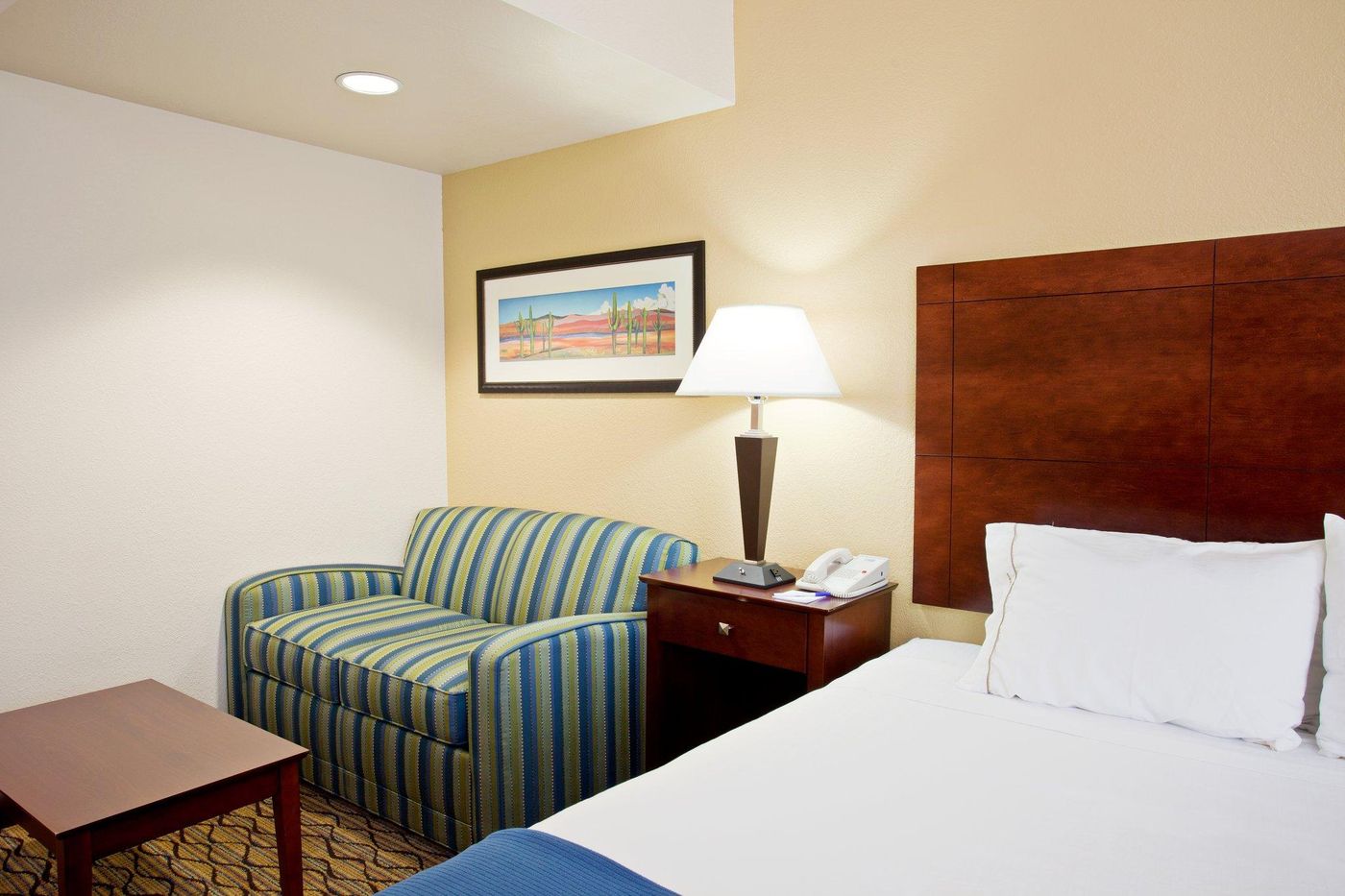 Holiday Inn Express Scottsdale-United States-SCOTTSDALE-Room-9