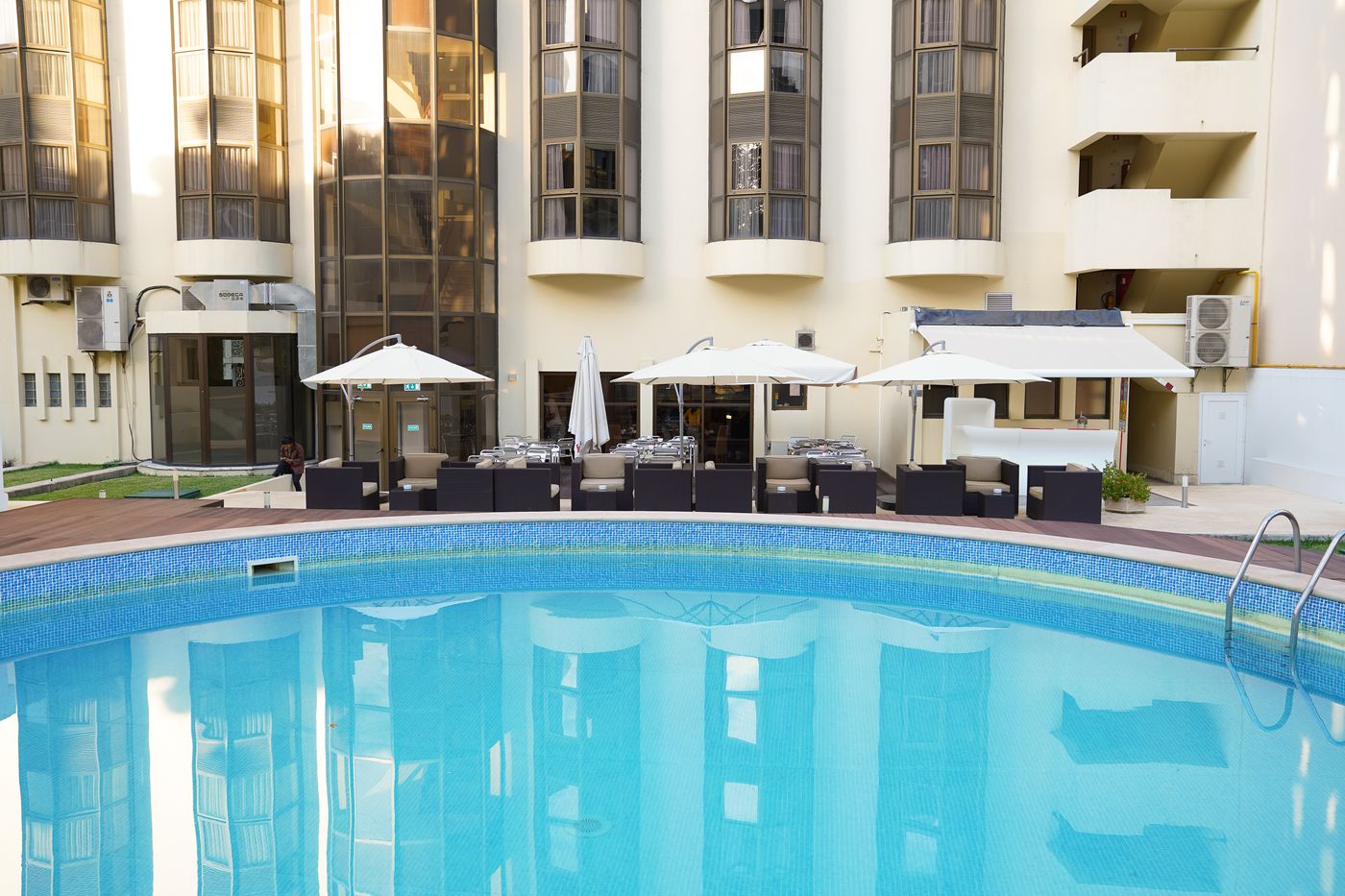 Legendary-Lisboa-Suites-Pool-2