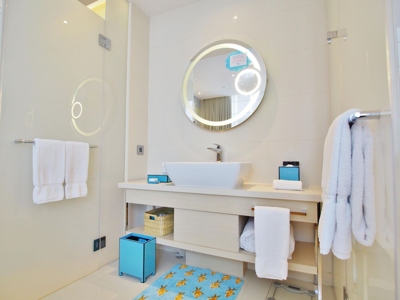 Hotel-Indigo-Hong-Kong-Island-Room-41