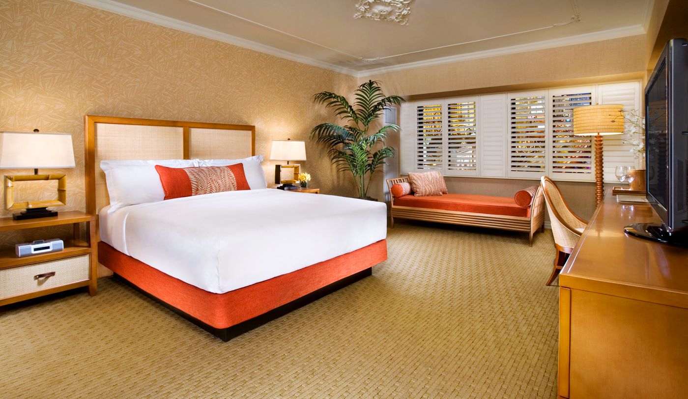 Tropicana-Las-Vegas-a-DoubleTree-by-Hilton-Resort-Room-7