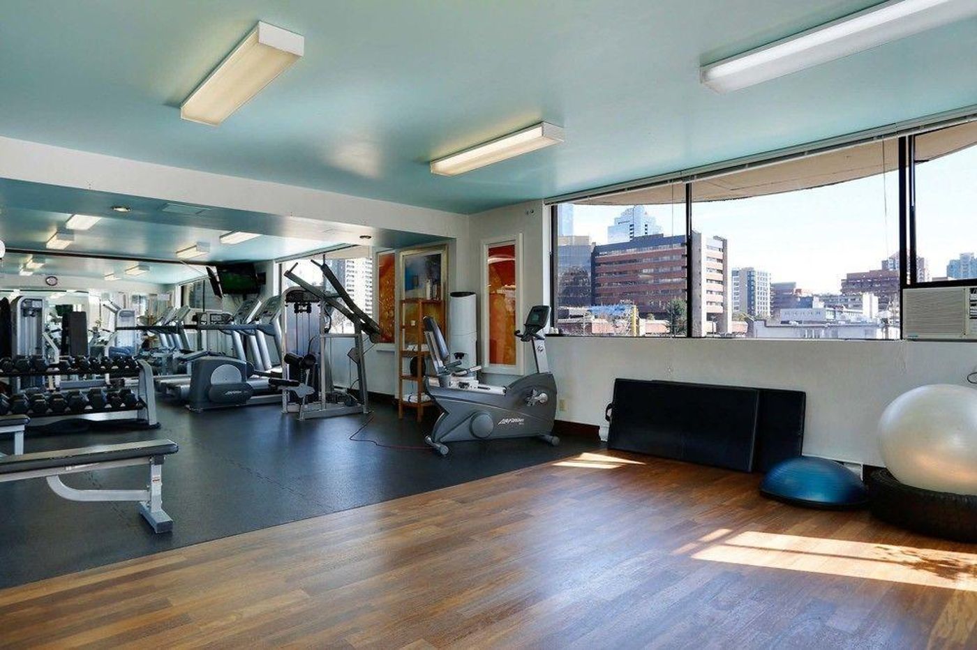 Sandman-Suites-Davie-General-view-61