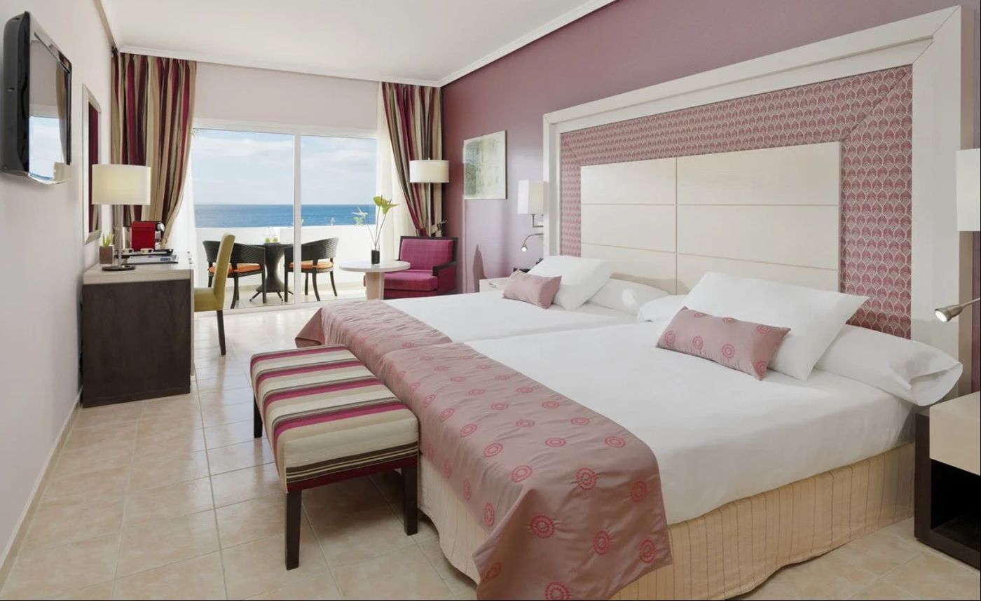 H10-Timanfaya-Palace-Room-11