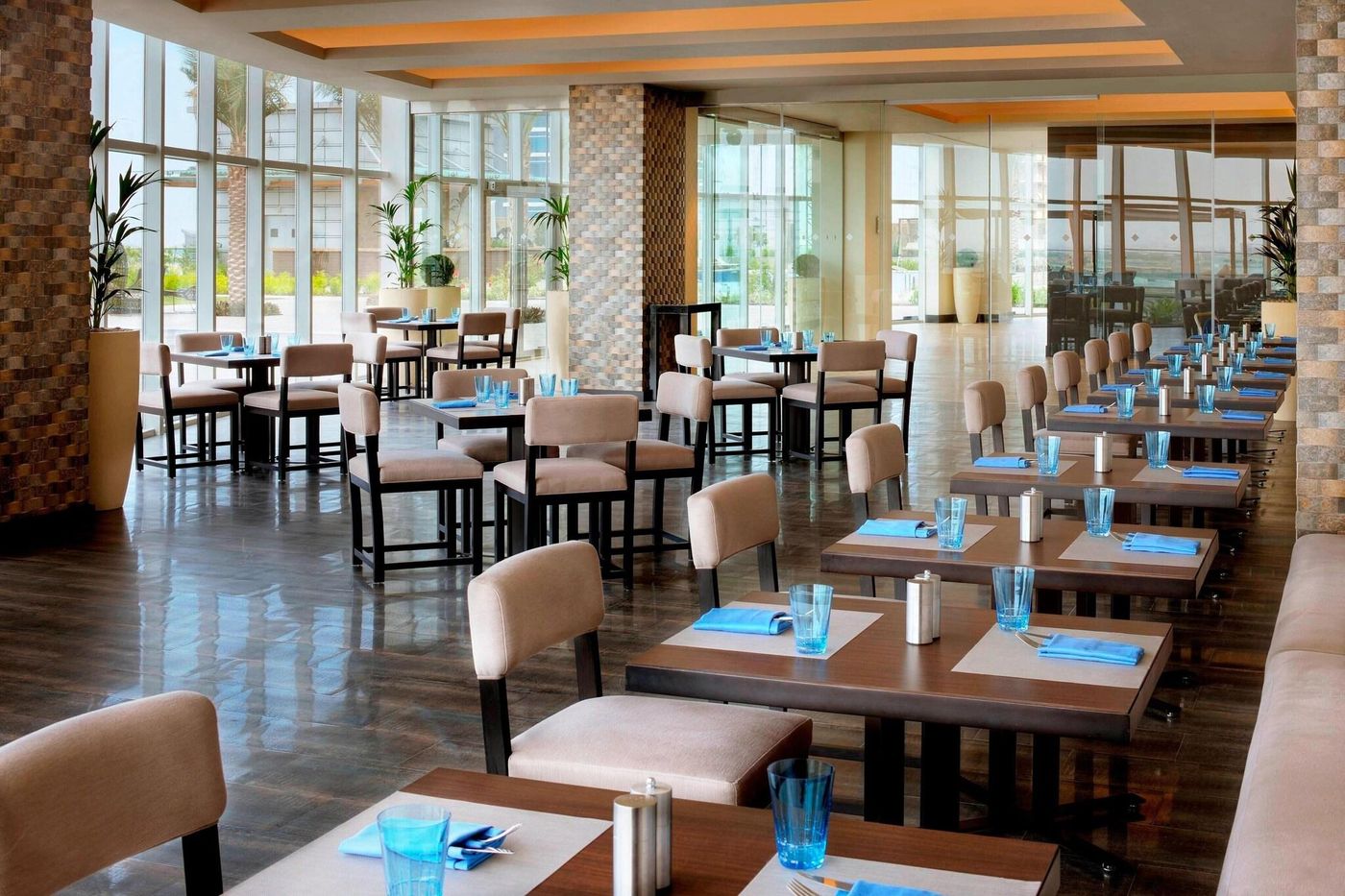 JW-Marriott-Marquis-Hotel-Dubai-Pool-62