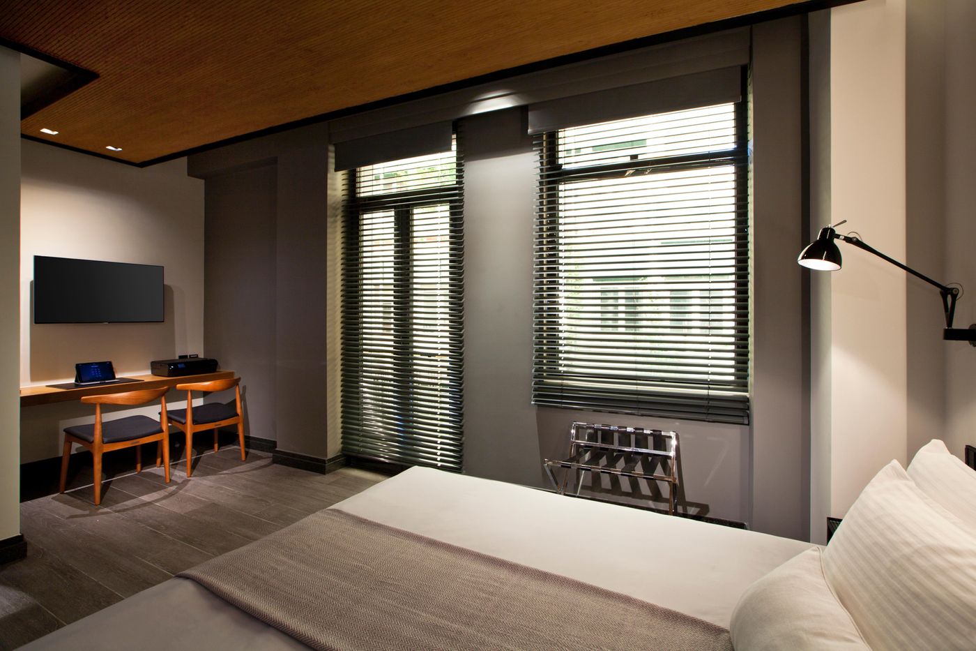 MET34-Athens-Room-12