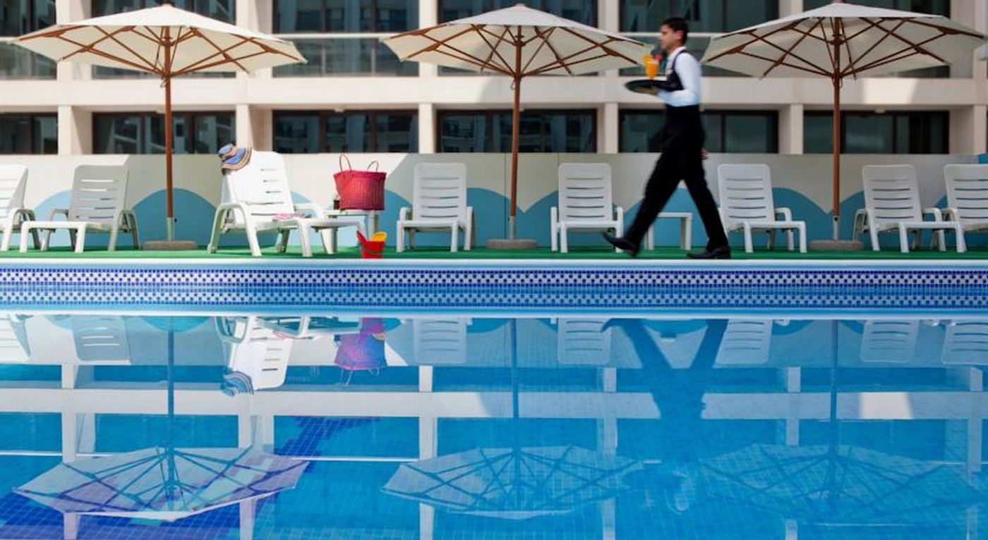 Golden-Sands-3-Hotel-Apartments-Pool-8