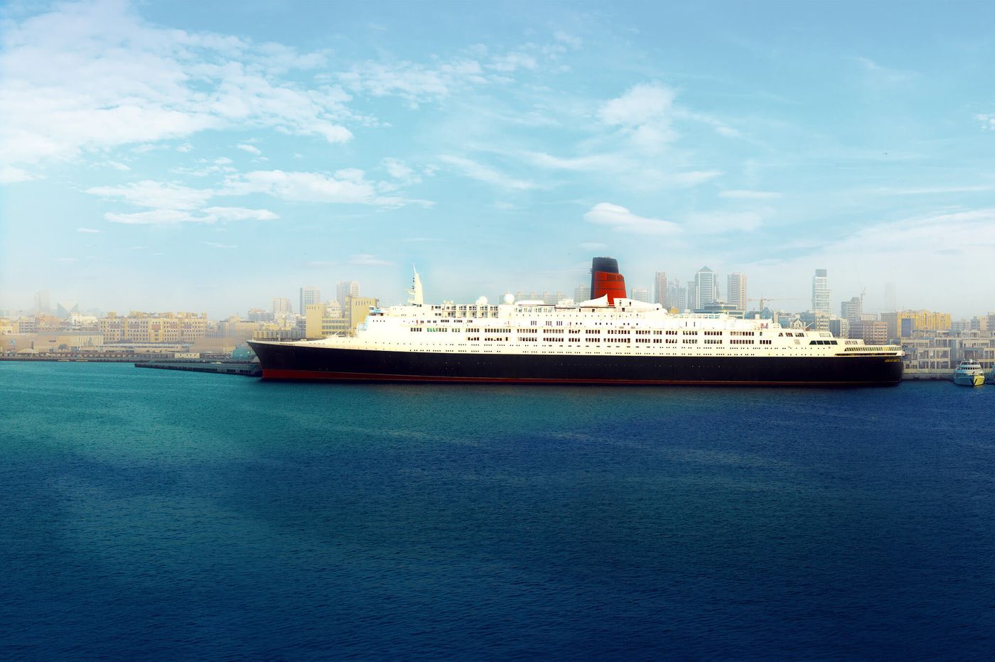 Queen-Elizabeth-2-Hotel-General-view-2