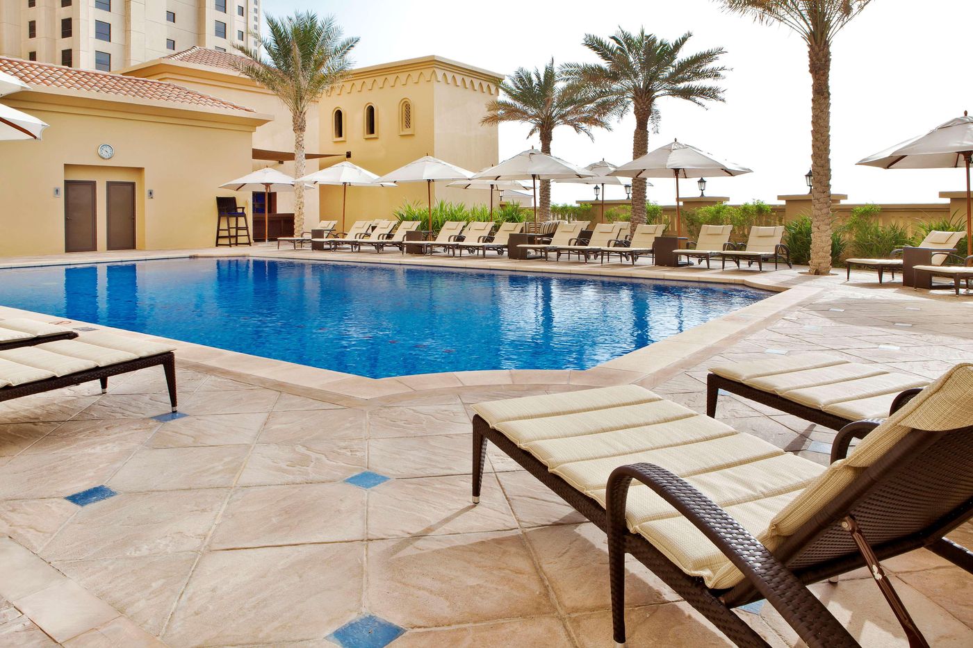 Hilton-Dubai-The-Walk-Pool-2