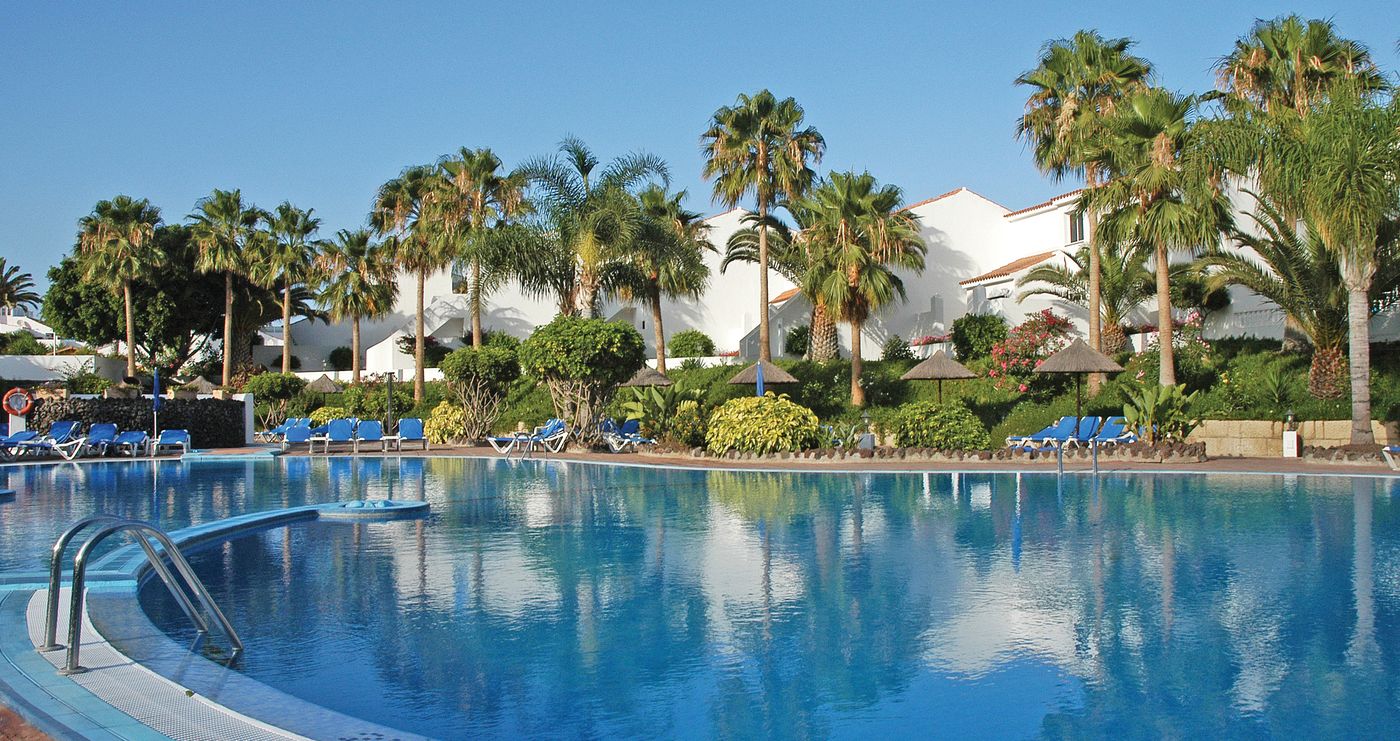 Wyndham-Residences-Golf-Del-Sur-Pool-3