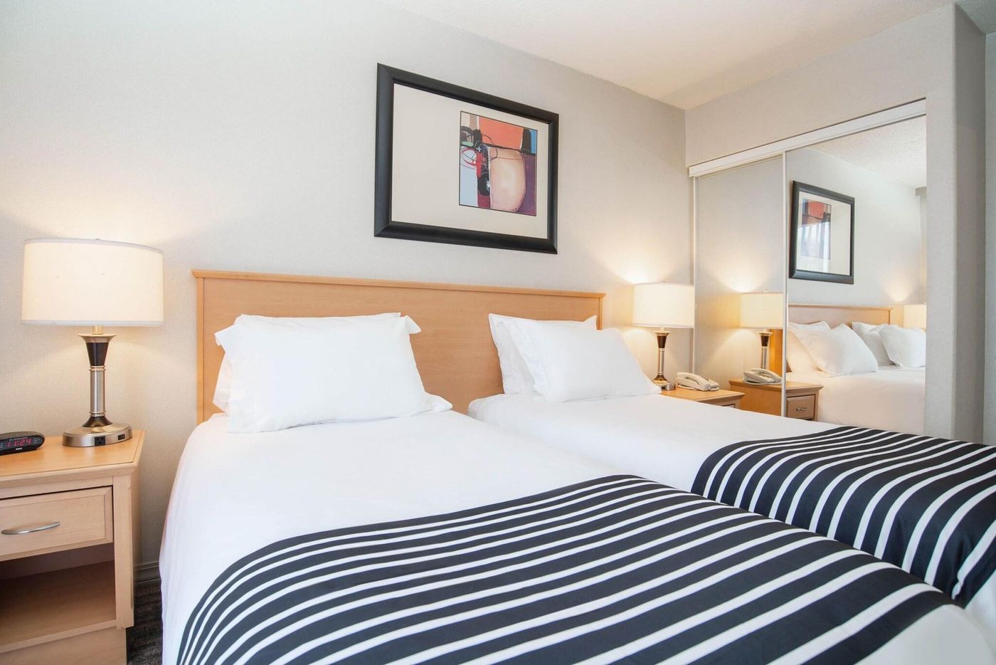 Sandman-Suites-Davie-Room-27