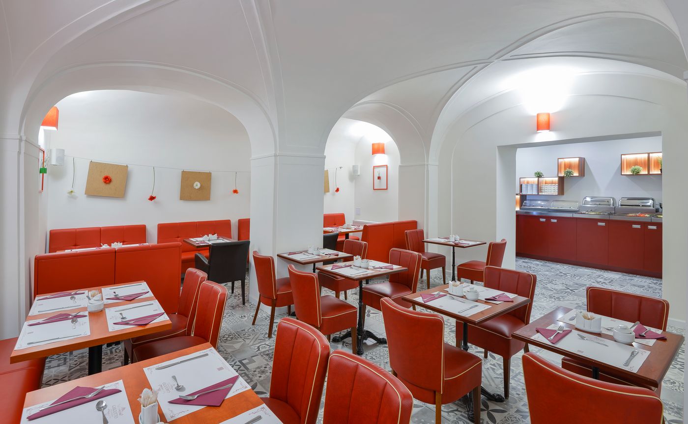 Hotel-Garden-Court-Restaurant-45