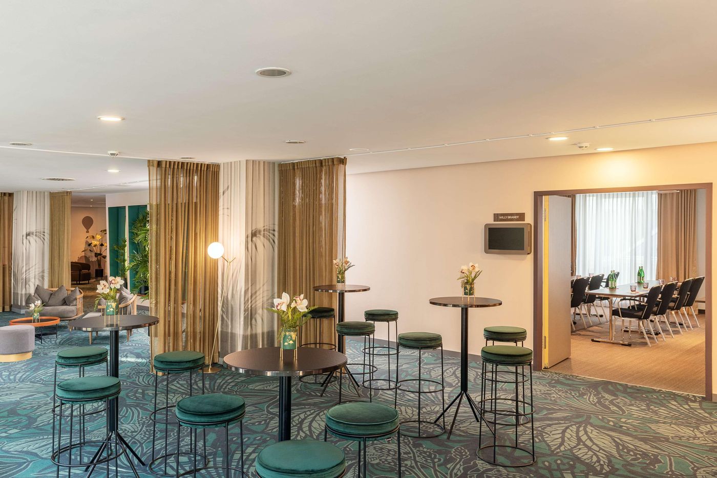 NH-Collection-Berlin-Mitte-am-Checkpoint-Charlie-General-view-13