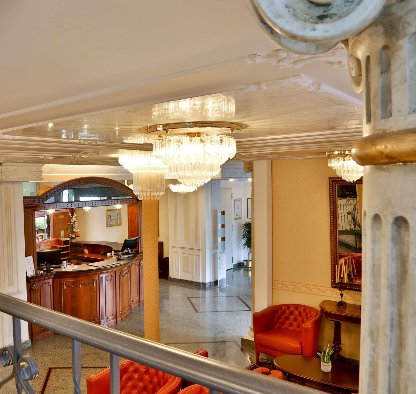 Hotel-Plaza-Lobby-15