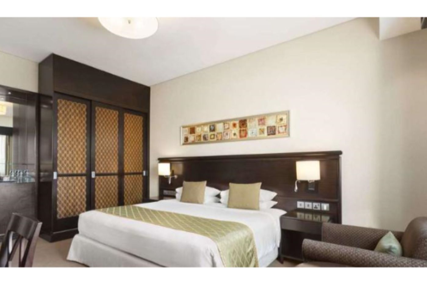Crowne-Plaza-Jumeirah-Dubai-Room-33