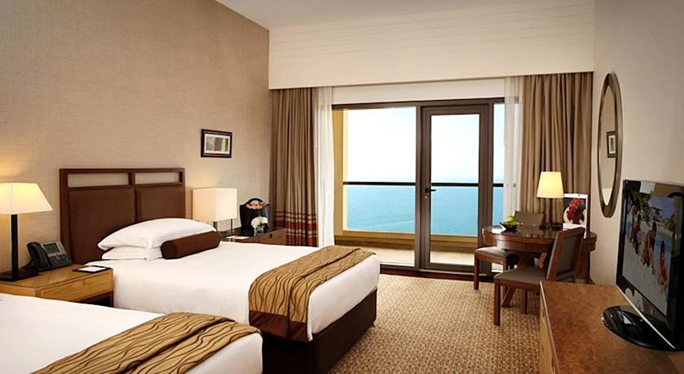 Amwaj-Rotana-Hotel-Jumeirah-Beach-Room-35