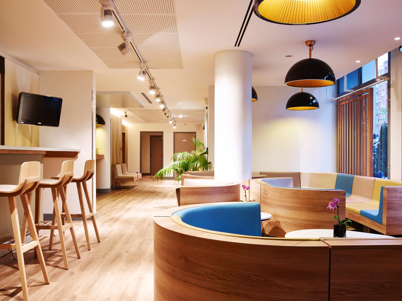 Median-Paris-Porte-de-Versailles-Bar-9