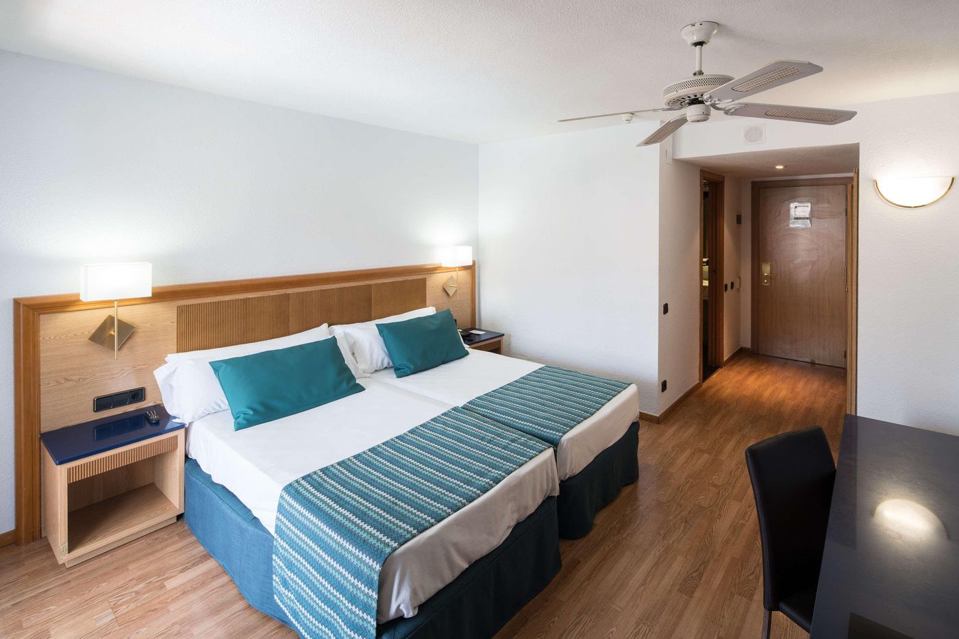 Catalonia-las-Vegas-Room-34