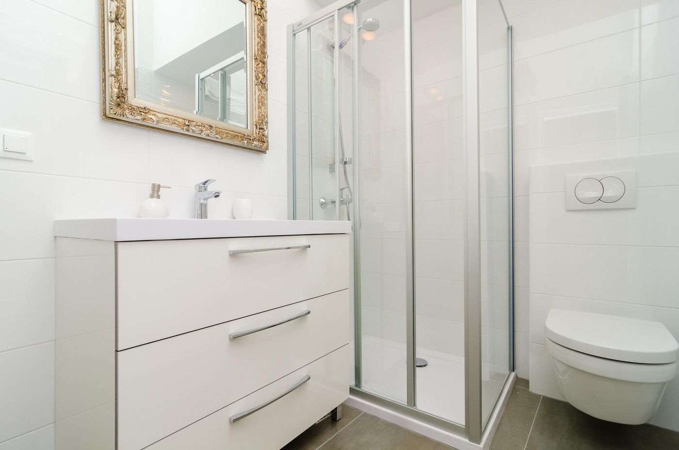 Cinema-View-House-Room-18