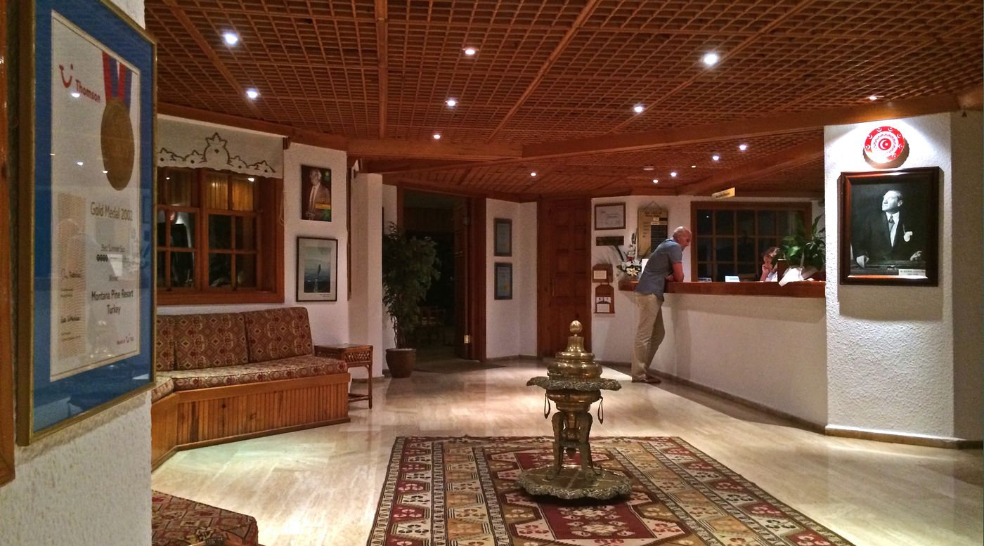 Montana-Pine-Lobby-29