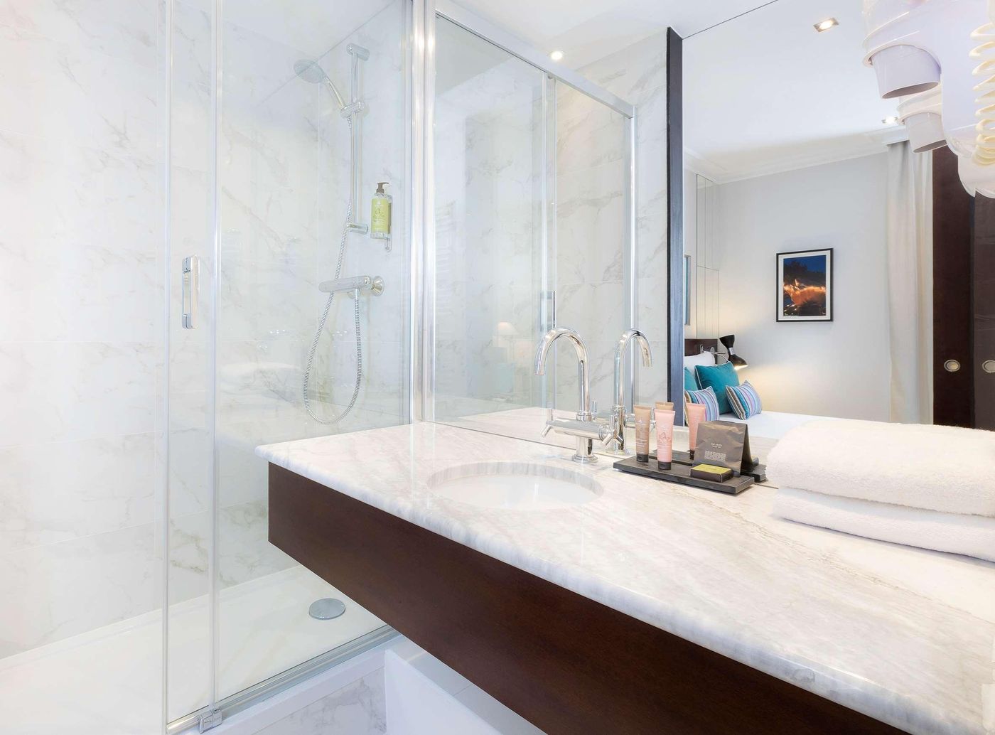 Montfleuri-Arc-de-Triomphe-Room-43