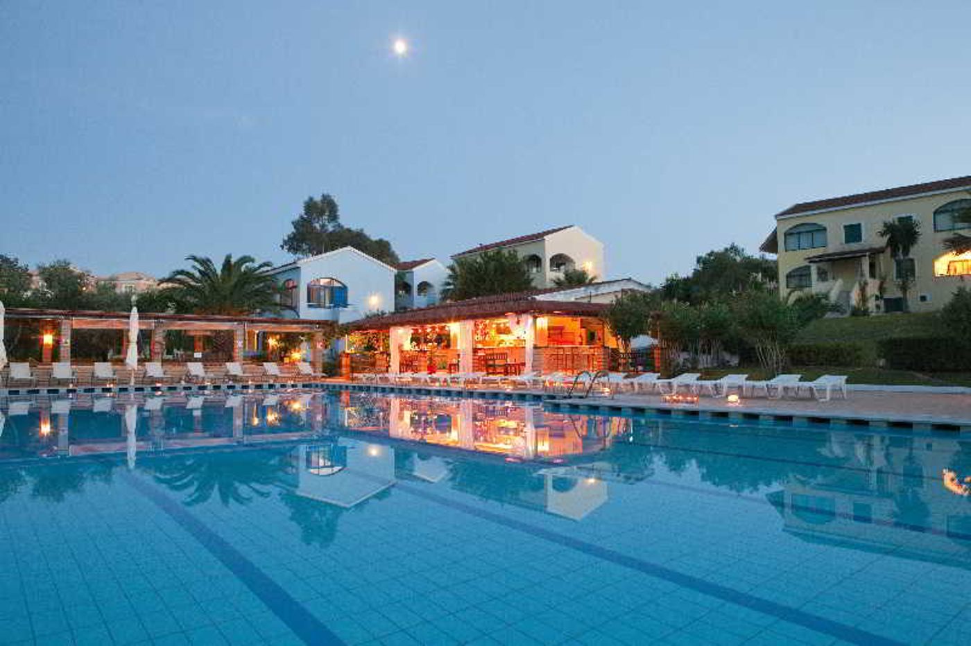 Govino-Bay-Apartments-Pool-7