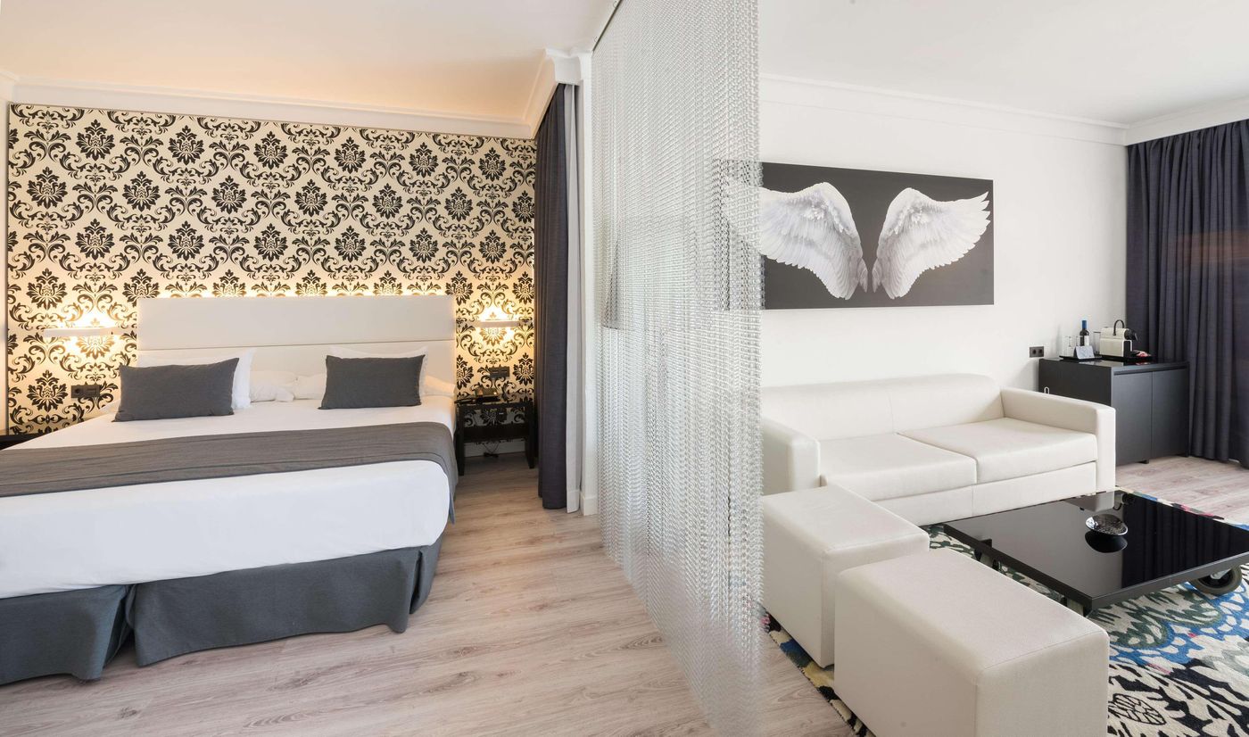 TUI-BLUE-Suite-Princess--Adults-Only--Room-20